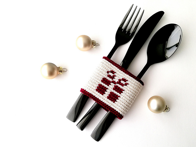 Cutlery holder with present