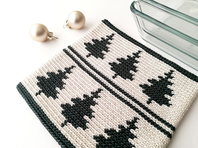 Potholder with Christmas trees