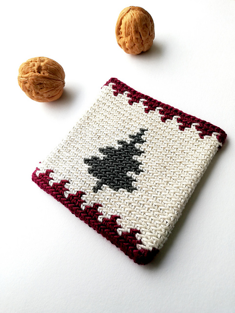 Coaster with a Christmas tree