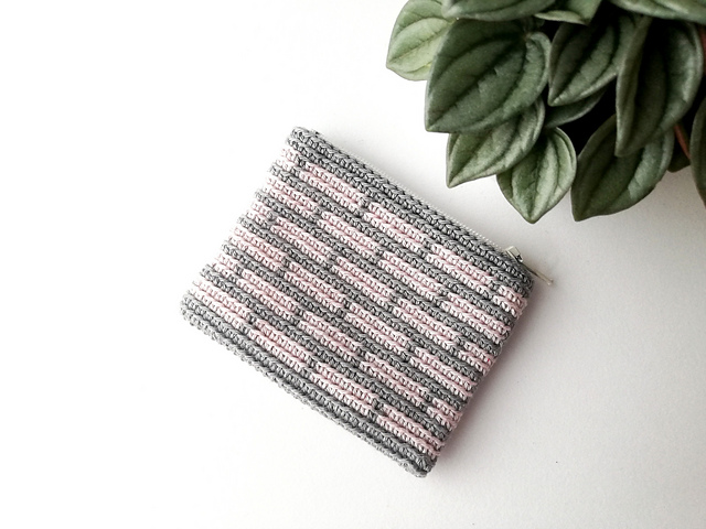 Zipper pouch with bricks