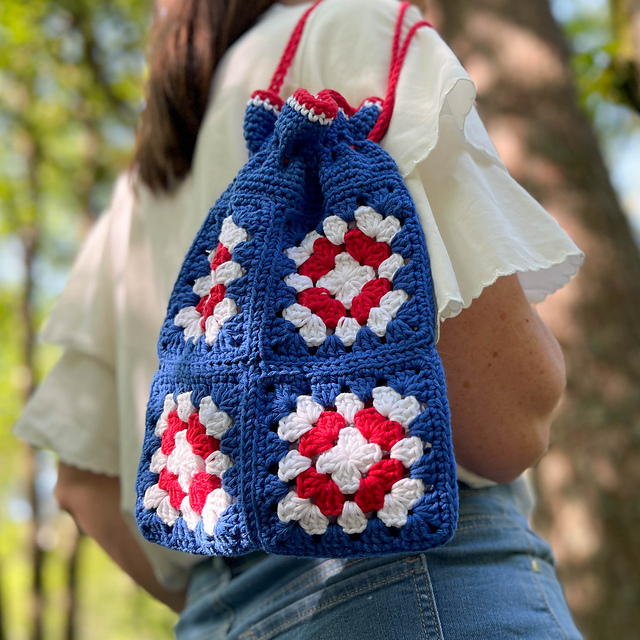Ravelry: Granny Flag Bag pattern by Makalani Sæther