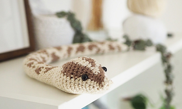 Mosaic snake toy