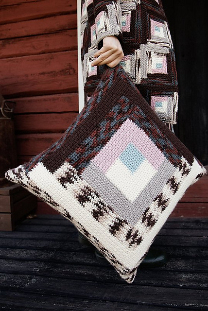 Hirsimökki Pillow