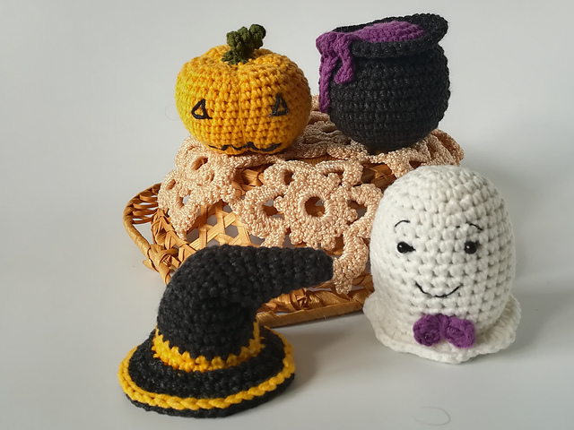 Halloween keychain set