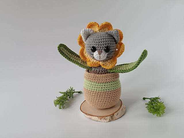 Flower Cat in Pot