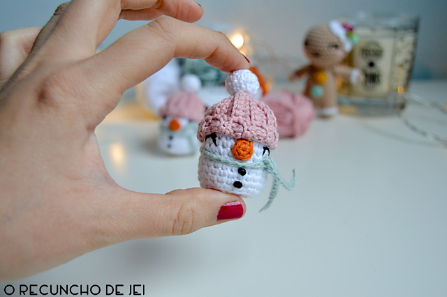 Mini Muñeco de Nieve amigurumi