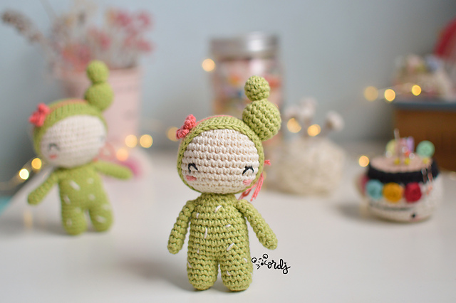 Niña cactus amigurumi
