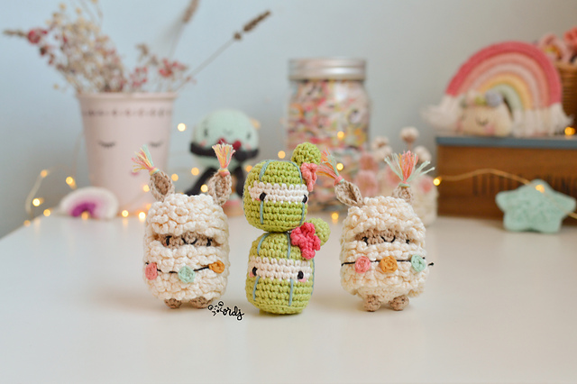 Mini llama y cactus
