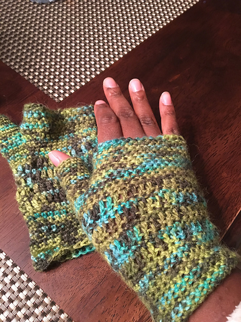 coloration fingerless gloves - crochet