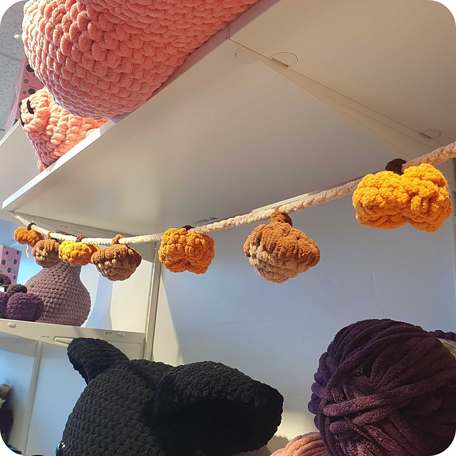 Crochet Pumpkin Garland