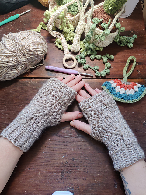 Autumnia Mittens