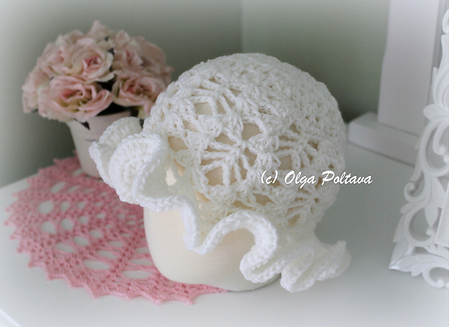 Lace Hat with Ruffled Trim