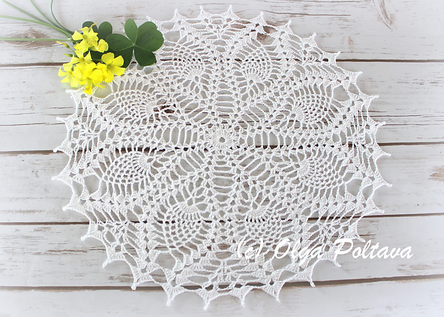 Eight Pineapples Doily