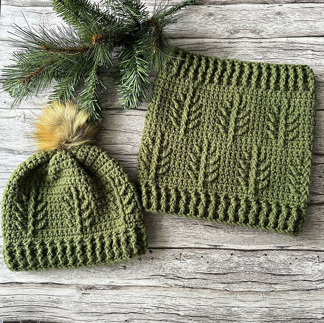 Evergreen Christmas Hat & Cowl