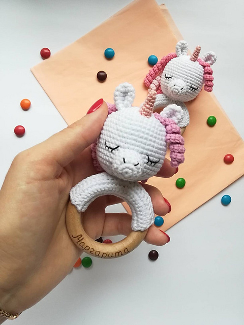 Unicorn rattle