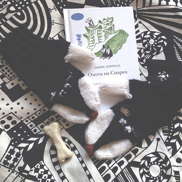 Black and White Dogs Mittens
