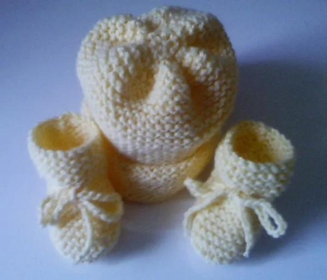 Joyful Garter Hat and Booties