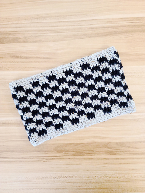 Checked Cowl