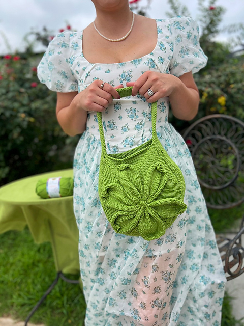 Chrysanthemum Circle Bag