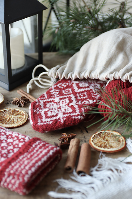 Christmas Rose Mittens