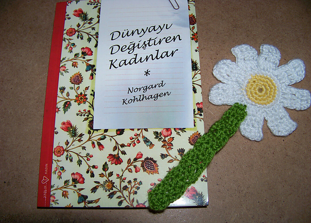 Tığ İşi Papatya Kitap Ayracı Yapımı