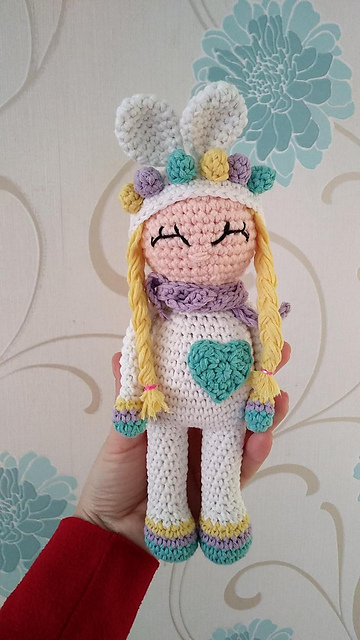 Amigurumi Tavşan Şapkalı Bebek Yapımı