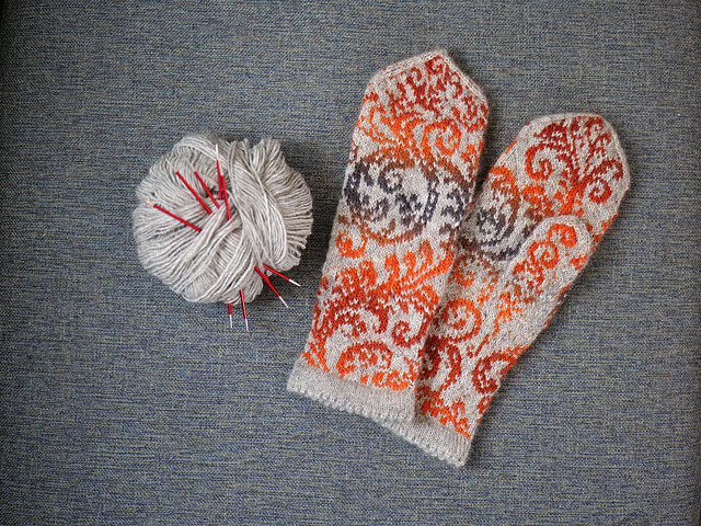 Acanthus mittens
