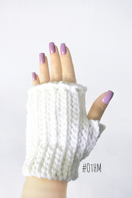 Ribbed Reversible Fingerless Mitts
