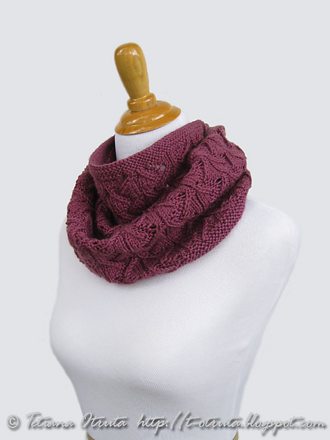 Twisted willow cowl