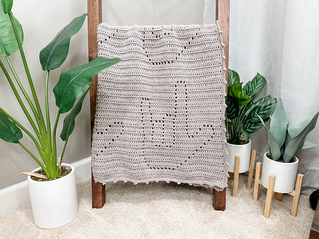 Mabel Blanket | Love Hand Sign