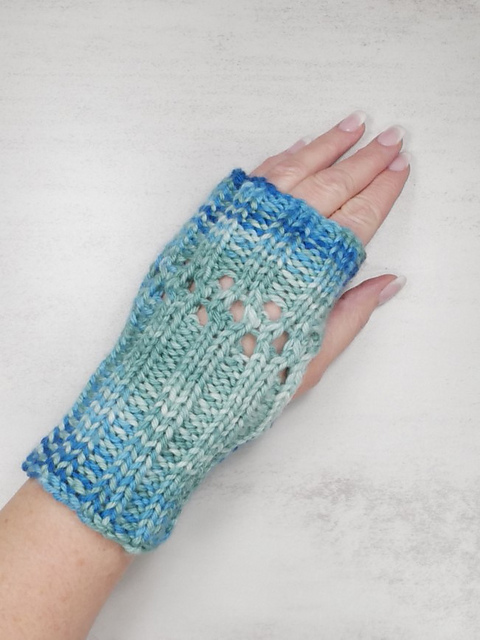 Helping Hands Fingerless Mitts (knit)