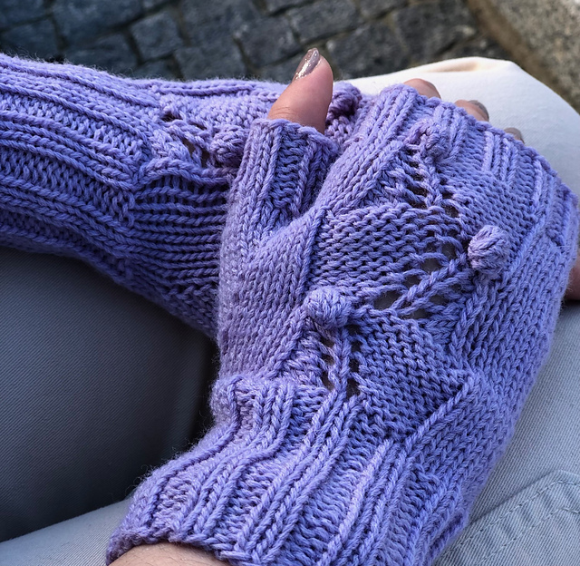 Juuna Mittens