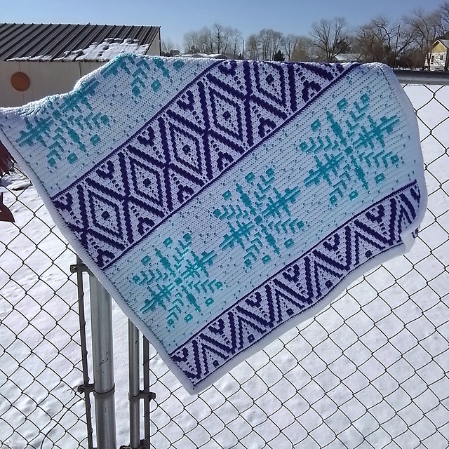 Eisa Snowflake Mosaic Blanket