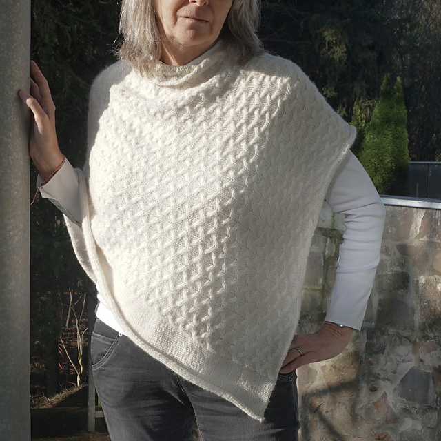 Poncho Lucida