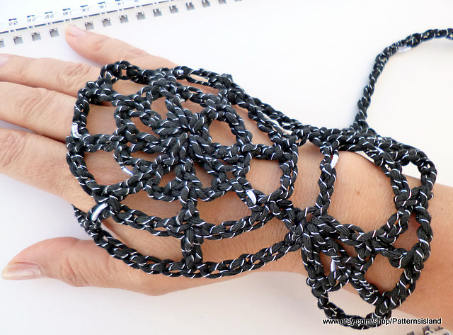 Super Easy Web Mittens