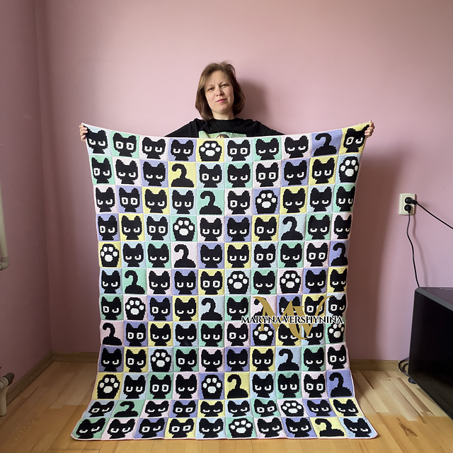Cute cat paw and tail blanket