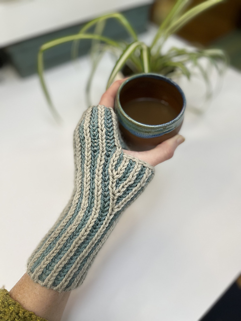 Two-Color Brioche Mitts