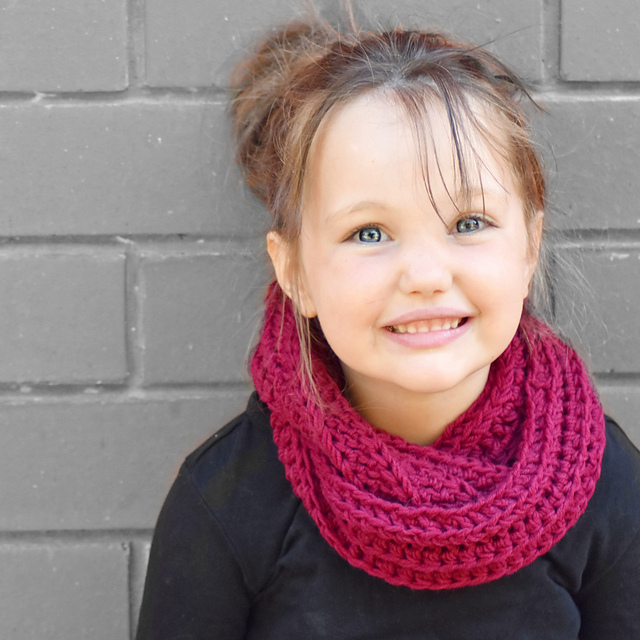 Avery chunky ribbed infinity scarf