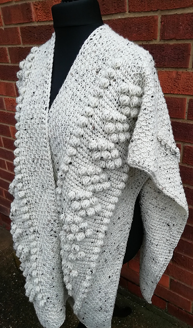 Diamond Pattern Tassel Knit Ruana