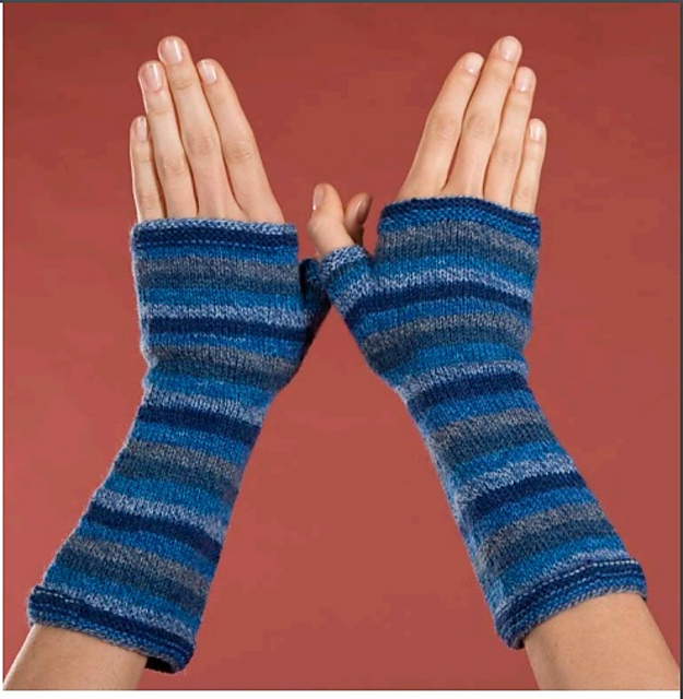 Earflap Hat & Gauntlet Set: Gauntlets