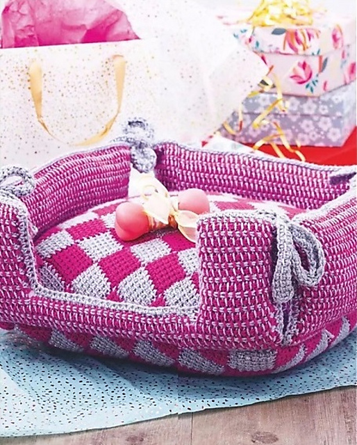 Entrelac Pet Bed