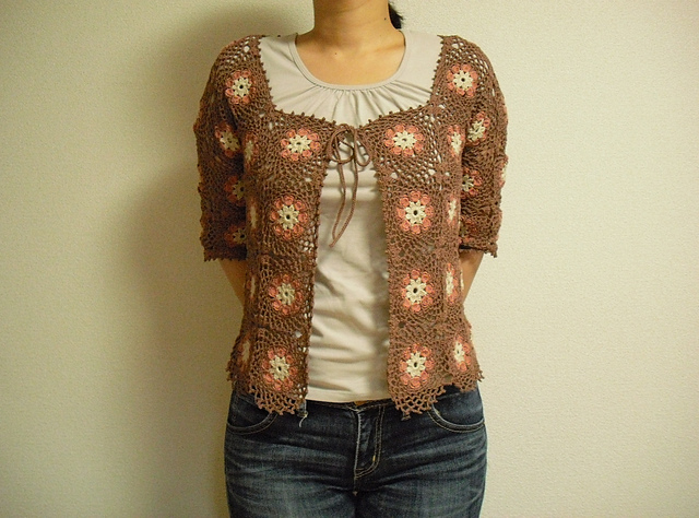 p.49 Short-sleeved Motif Cardigan