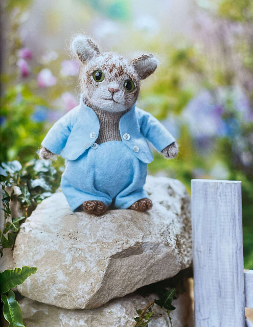 Ravelry: Tom Kitten pattern by Claire Garland