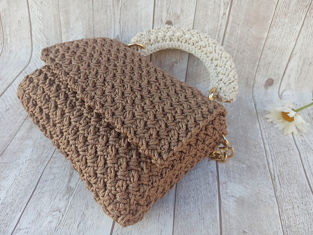 Textured handbag