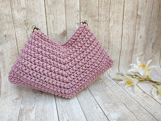 Geometric crossbody purse