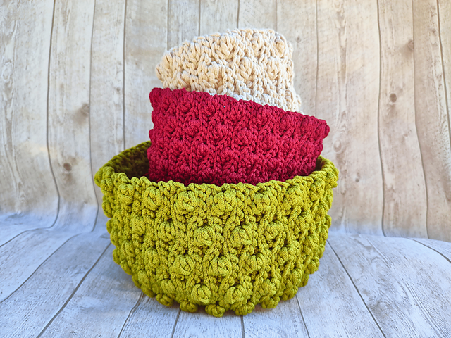 Wavy storage basket