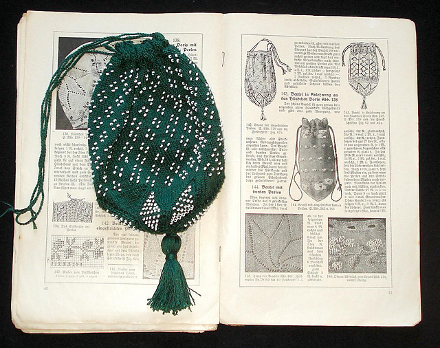 Beutel mit eingestrickten Perlen