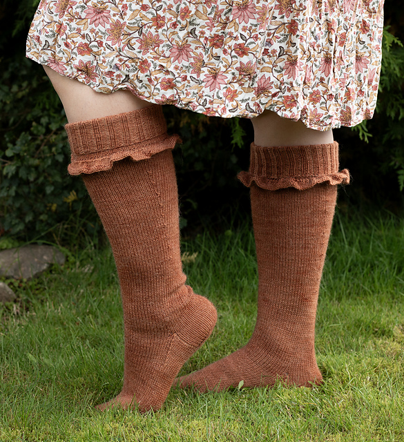 Ella knee sock with ruffle