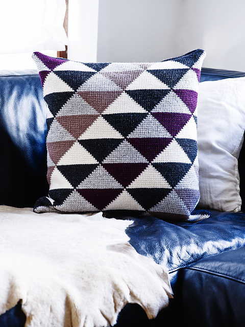 ELVA Cushion with Triangles