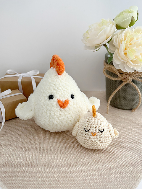Chicken plush toy